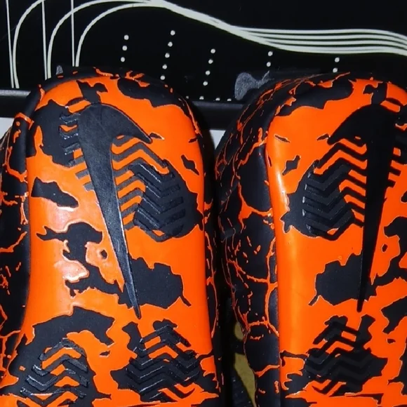 Nike Lil' Posite One Black and Silver Size 1c - Picture 5 of 6